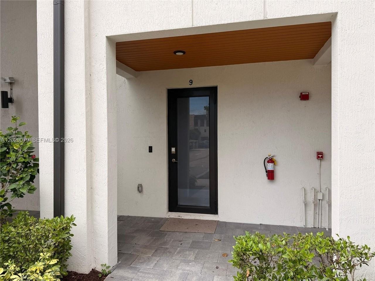 10407 Nw 82nd St #9 - Photo 4 of 33