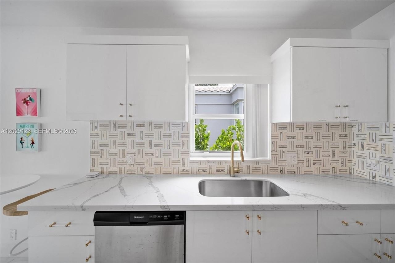 1625 Hollywood Blvd #2 - Photo 4 of 16