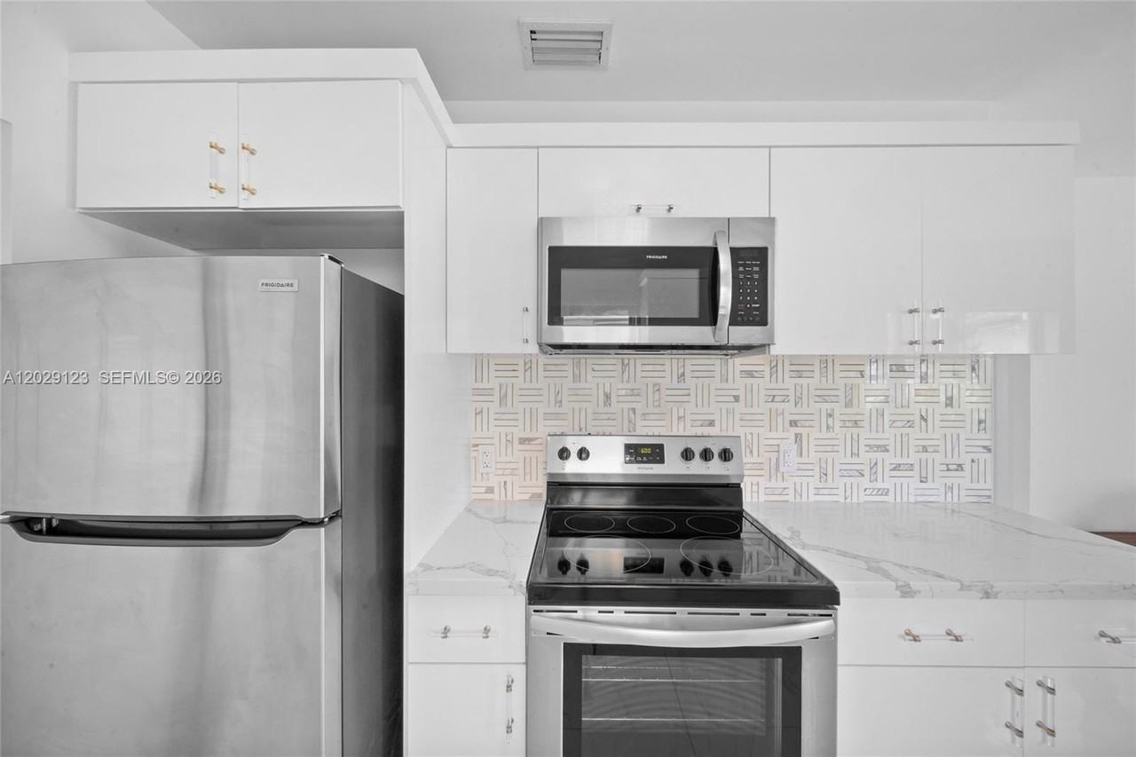1625 Hollywood Blvd #2 - Photo 5 of 16