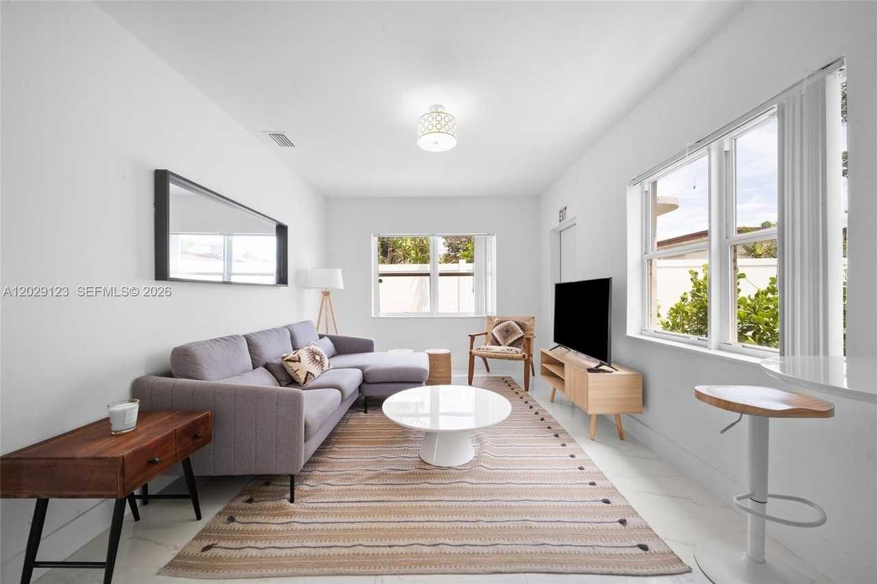 1625 Hollywood Blvd #2 - Photo 6 of 16