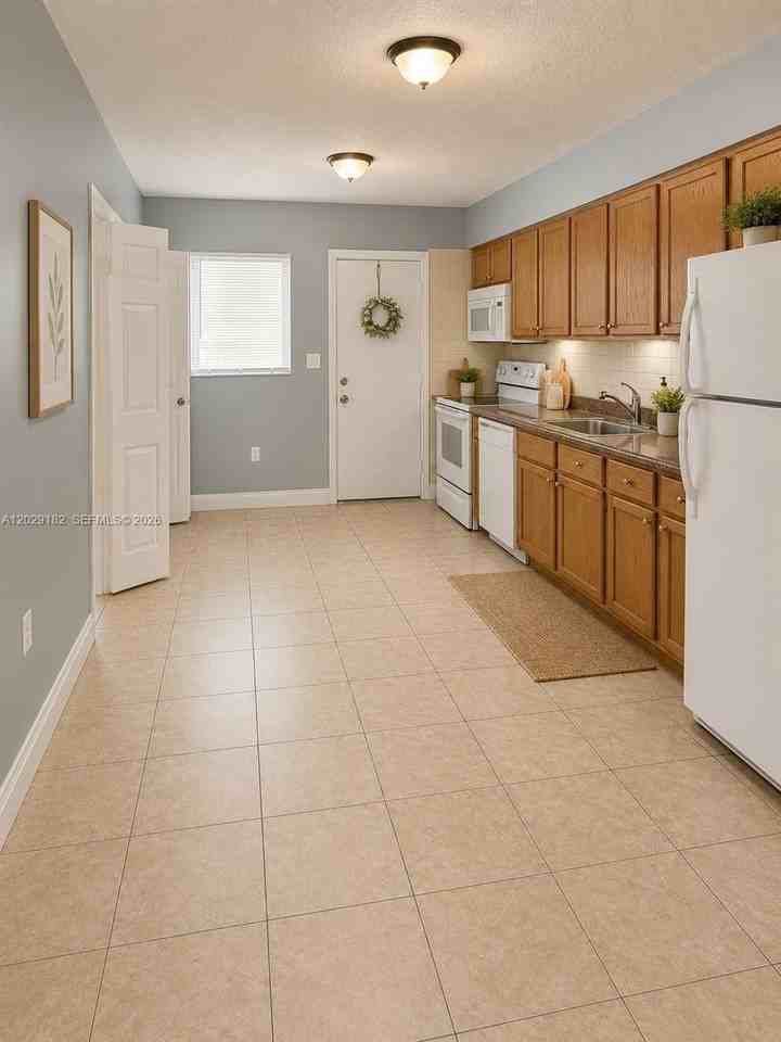 701 Sw 1st St #1 - Photo 2 of 10