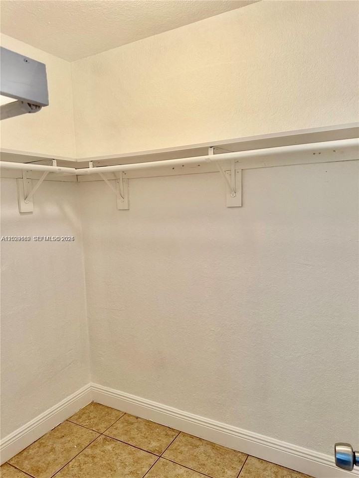701 Sw 1st St #1 - Photo 4 of 10