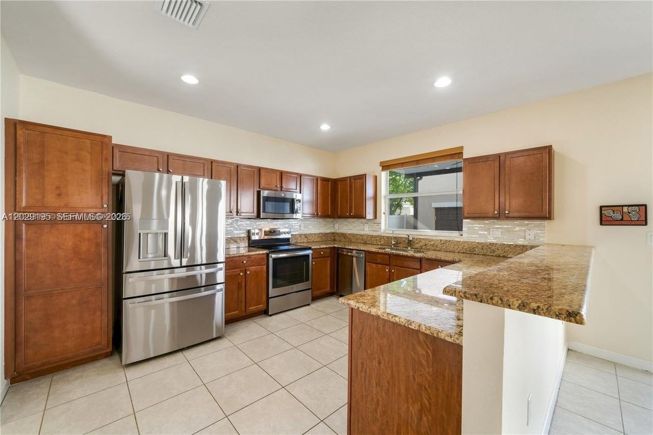 16946 Sw 90th Terrace Cir - Photo 4 of 36