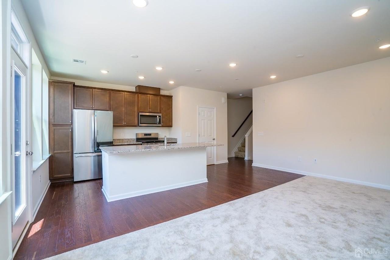 218 Peyton Pl - Photo 5 of 27