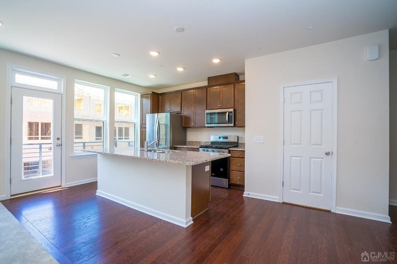 218 Peyton Pl - Photo 6 of 27