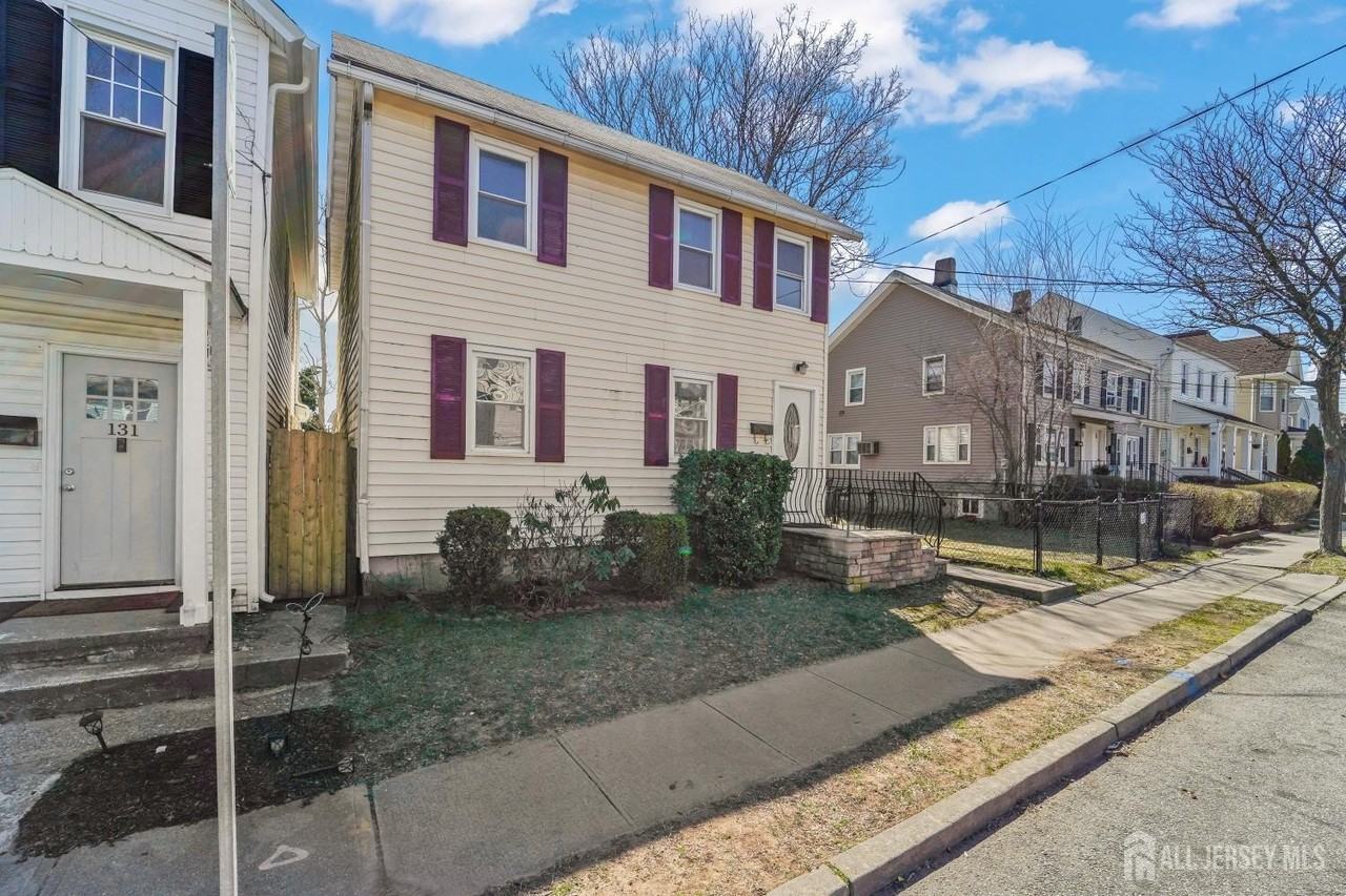133 Augusta St - Photo 2 of 26