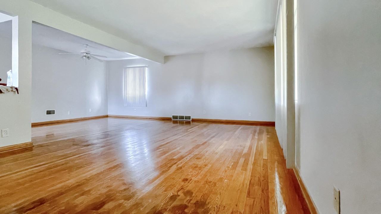 3952 S 43rd St #3954UPPER - Photo 2 of 15