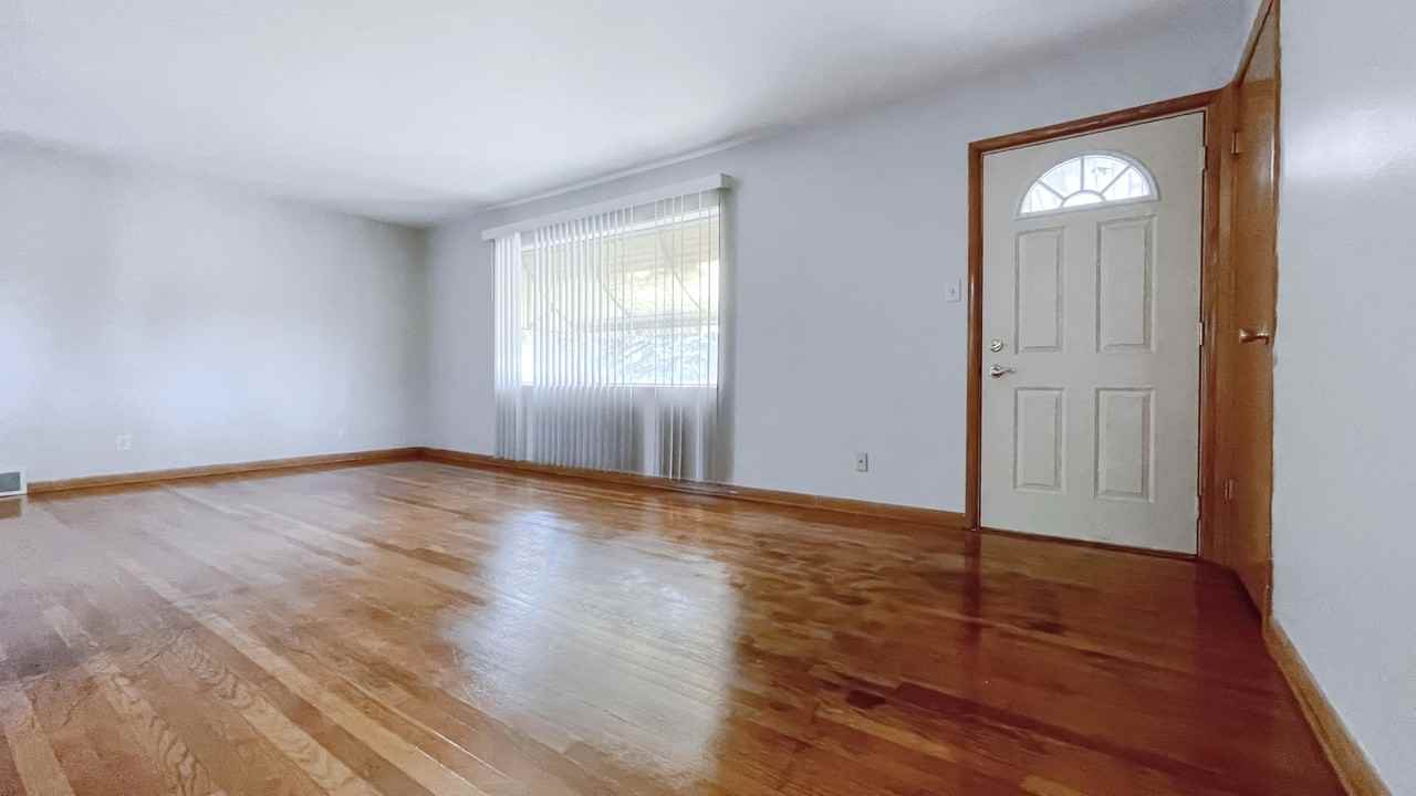 3952 S 43rd St #3954UPPER - Photo 3 of 15