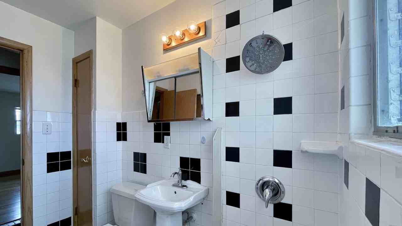 3952 S 43rd St #3954UPPER - Photo 7 of 15