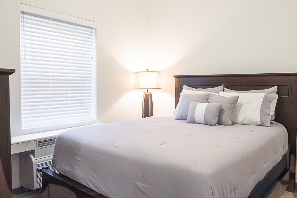 2075 N Cambridge Ave #207 - Photo 3 of 9