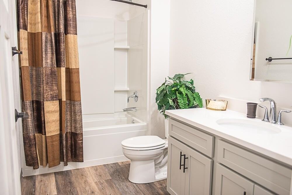 2075 N Cambridge Ave #207 - Photo 4 of 9