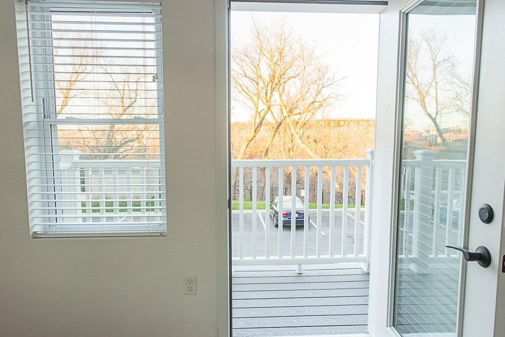 2075 N Cambridge Ave #207 - Photo 5 of 9