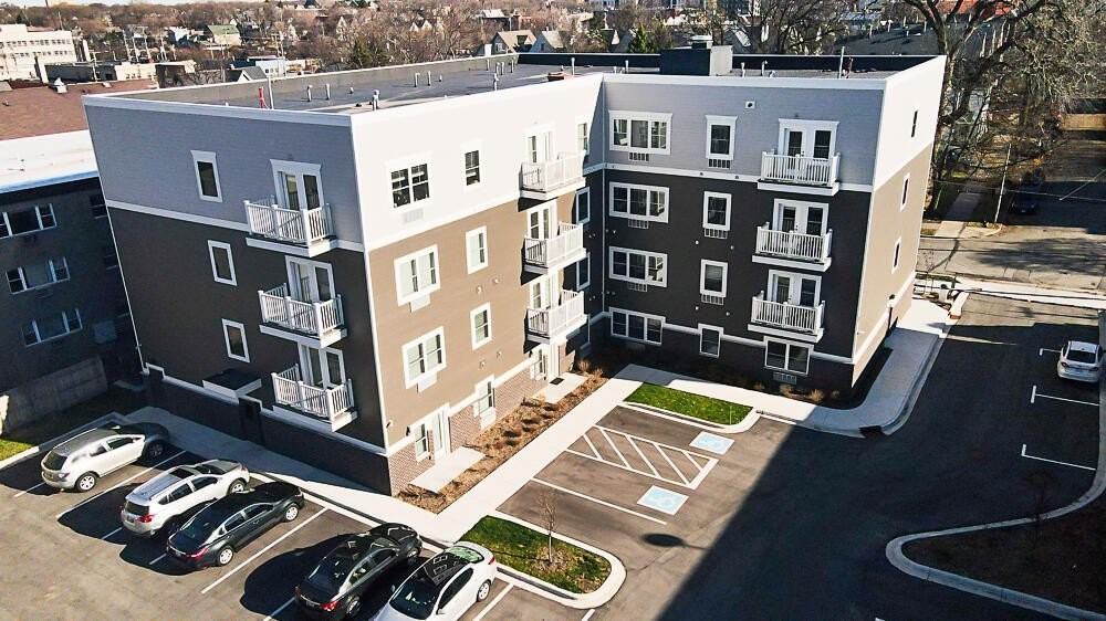 2075 N Cambridge Ave #207 - Photo 7 of 9