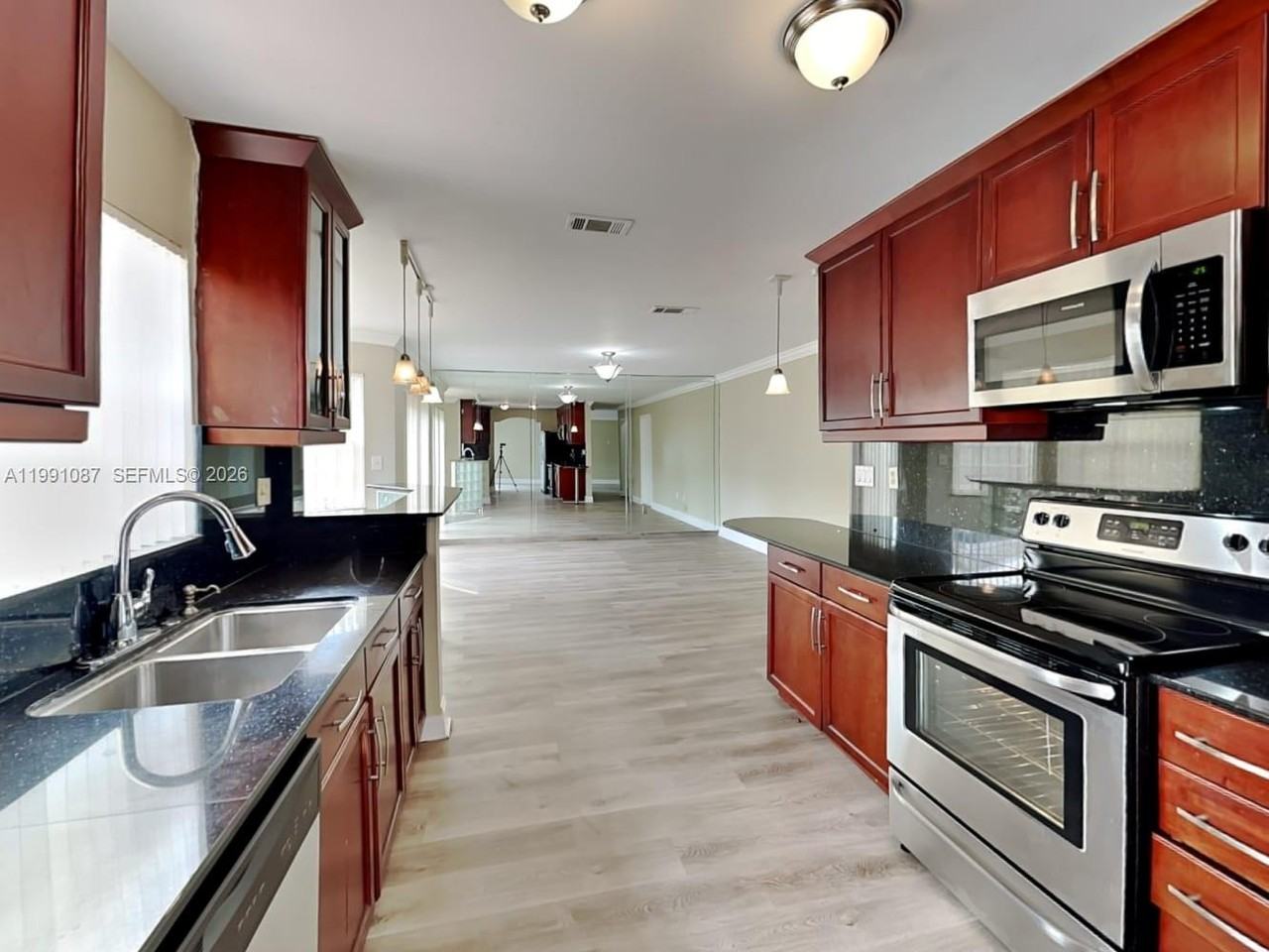 18925 Nw 78th Ct - Photo 4 of 8