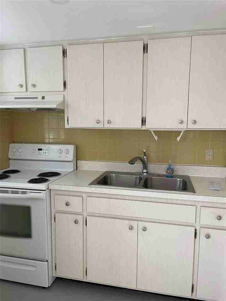 2739 Nassau St - Photo 5 of 8