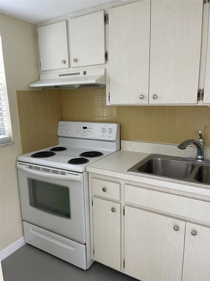 2739 Nassau St - Photo 7 of 8
