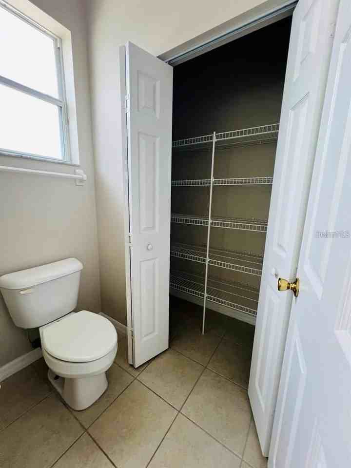 121 Raintree Cir - Photo 7 of 10