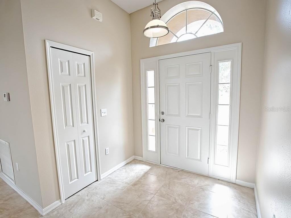 2139 Sandridge Cir - Photo 3 of 25