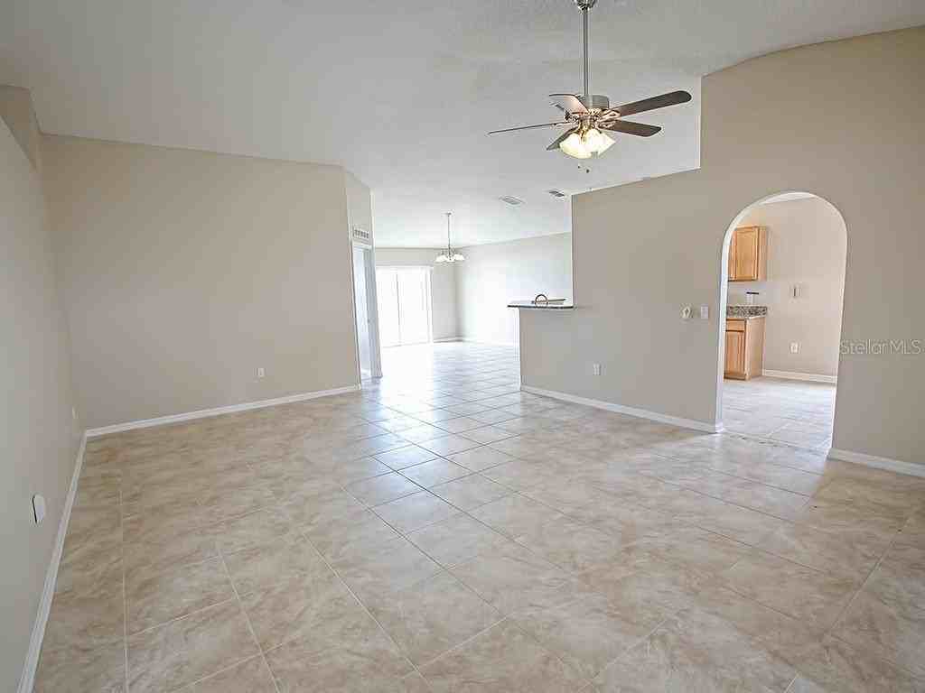 2139 Sandridge Cir - Photo 4 of 25