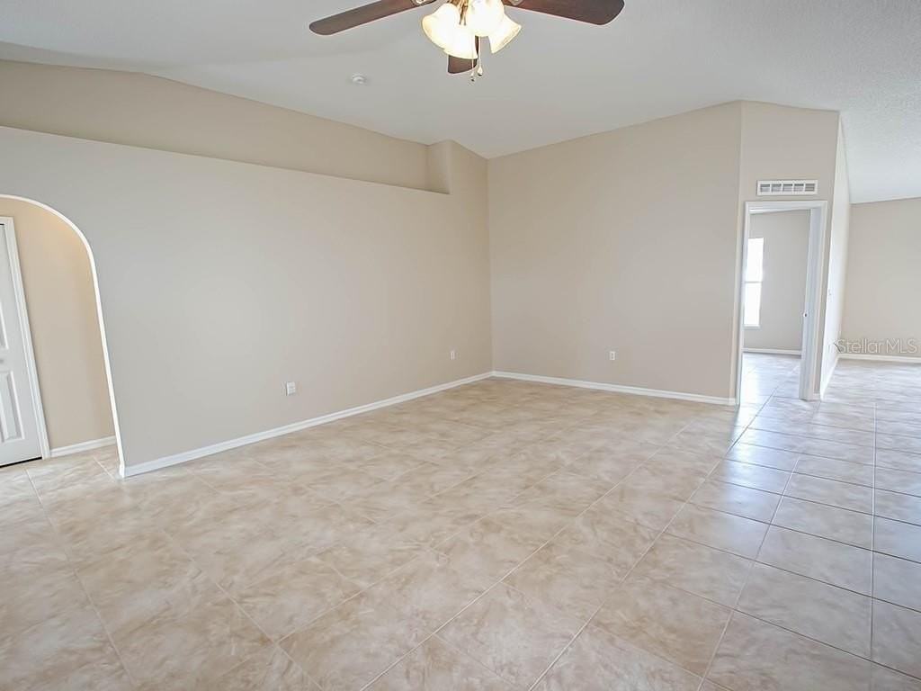 2139 Sandridge Cir - Photo 5 of 25