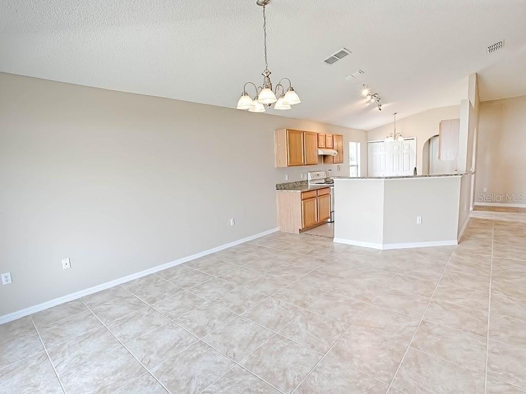 2139 Sandridge Cir - Photo 7 of 25