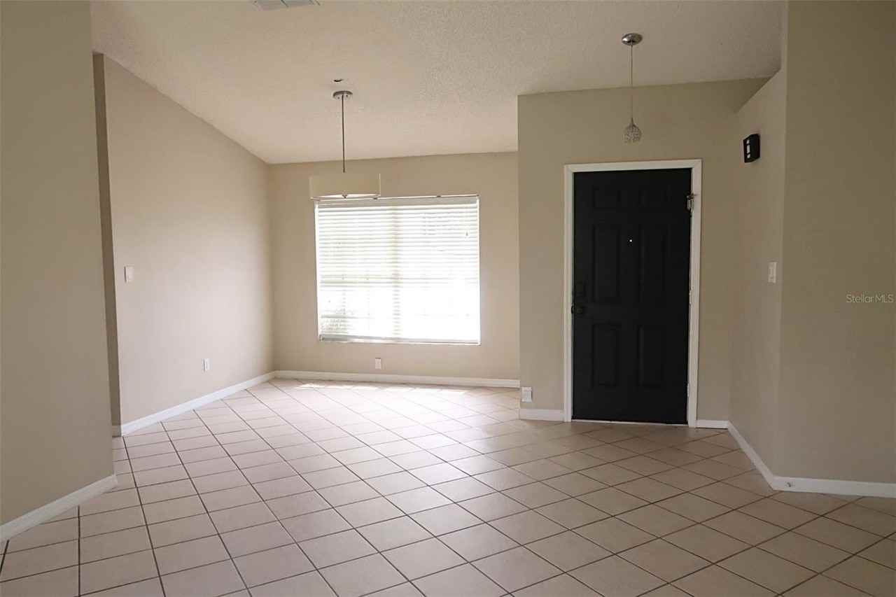 15640 Kensington Trl - Photo 2 of 14