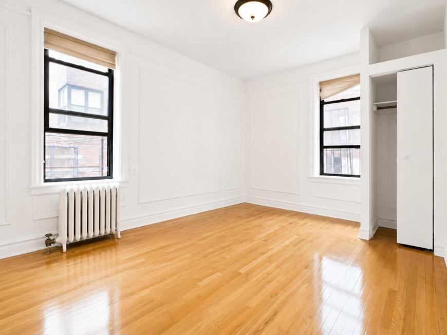 615 Fort Washington Ave - Photo 2 of 6