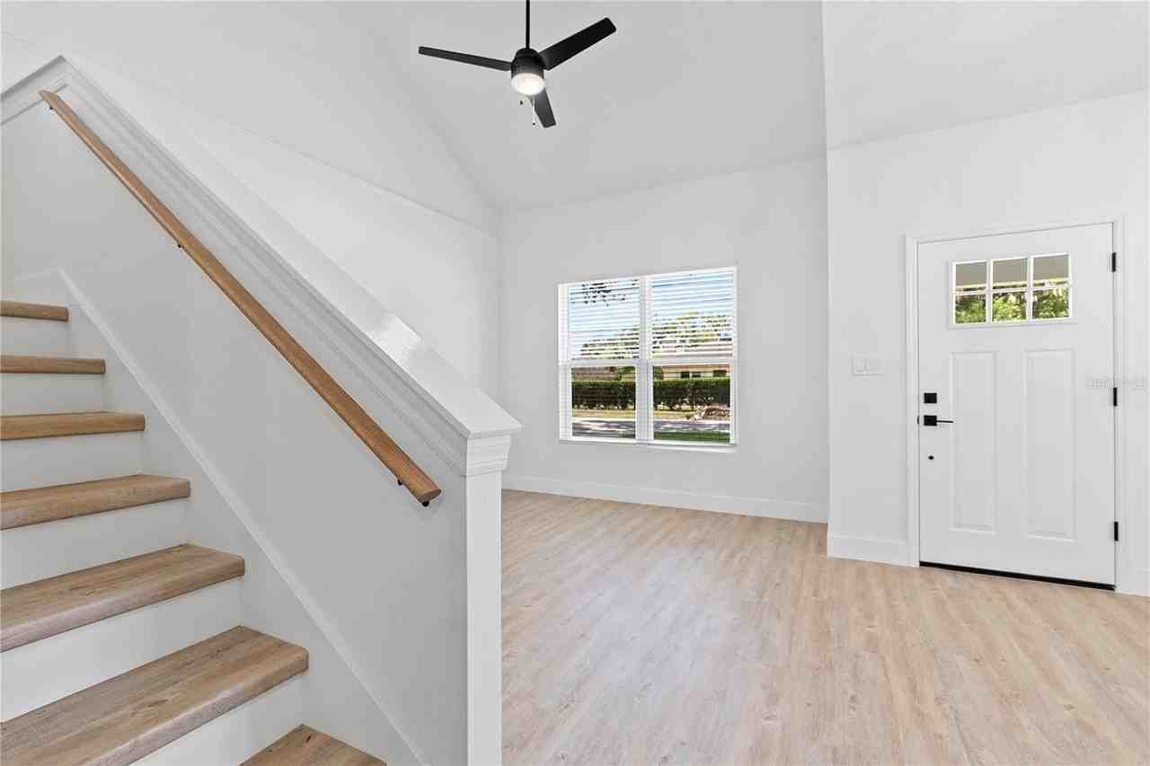 1811 Baxter Ave - Photo 3 of 29