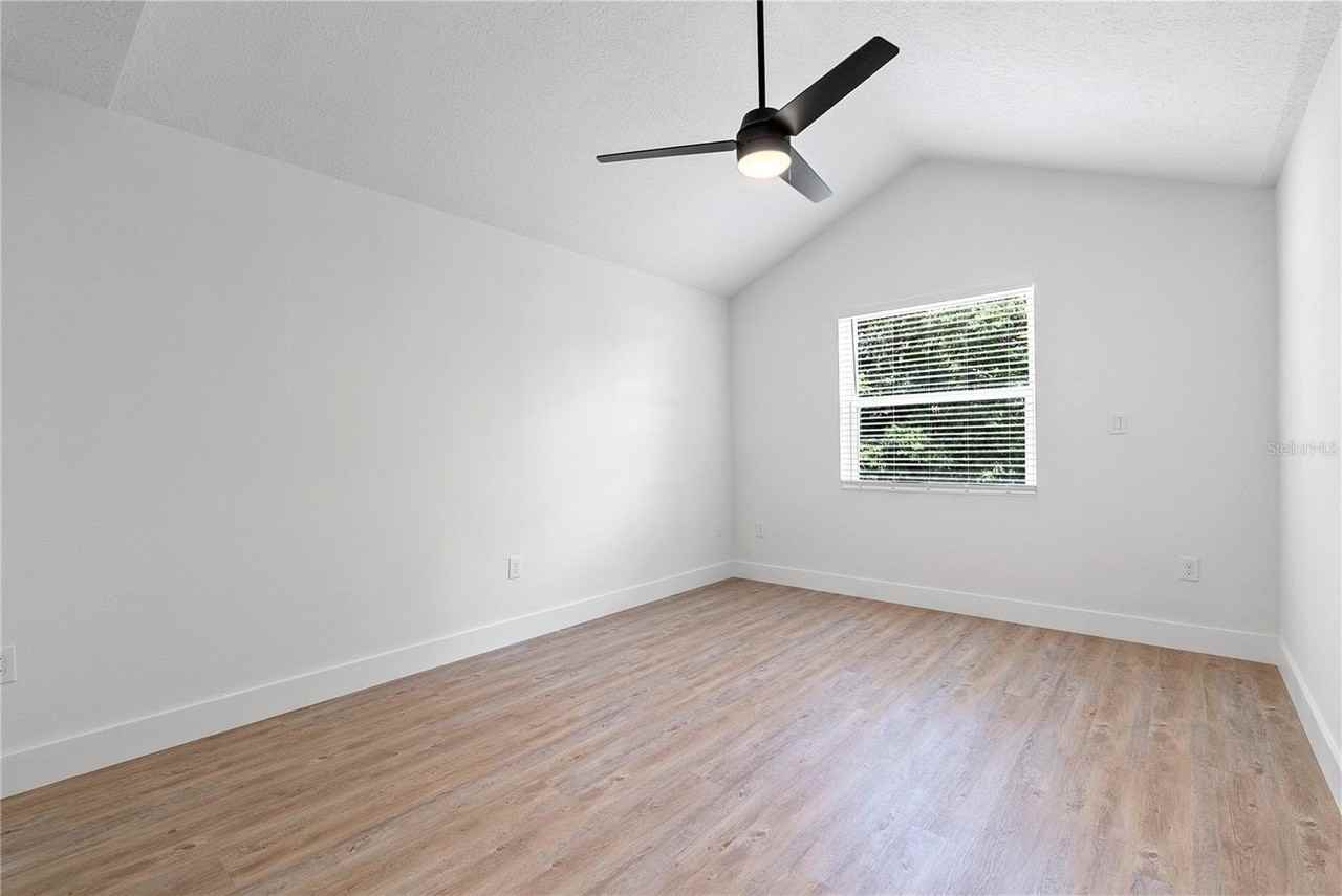 1811 Baxter Ave - Photo 4 of 29