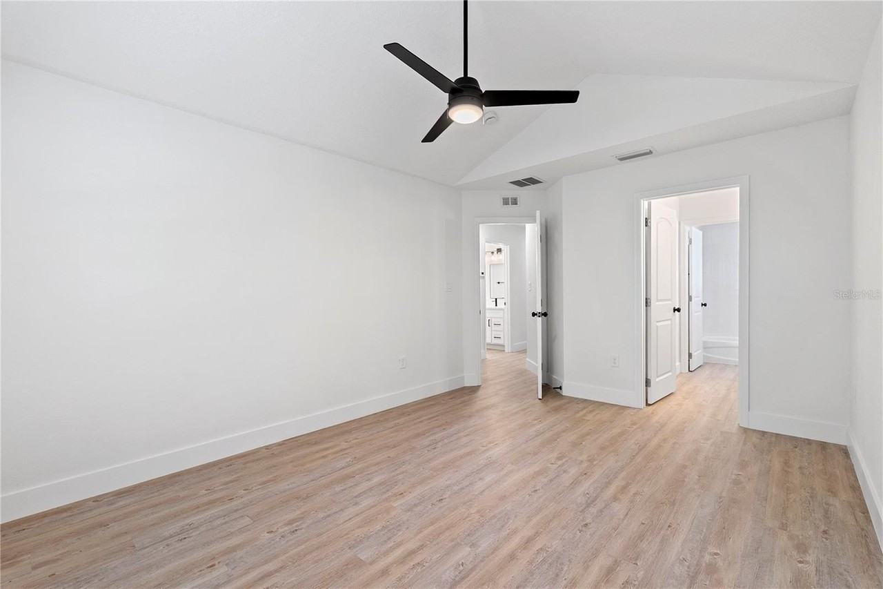1811 Baxter Ave - Photo 5 of 29