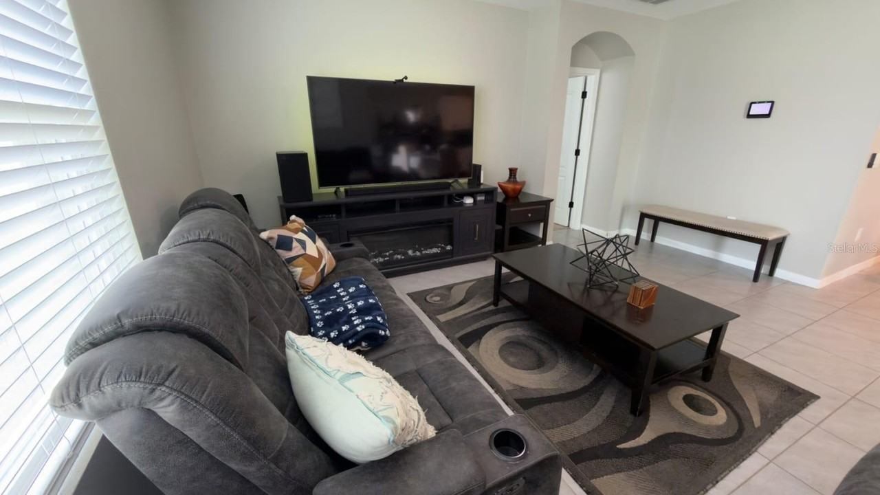 1583 Barberry Dr - Photo 5 of 35
