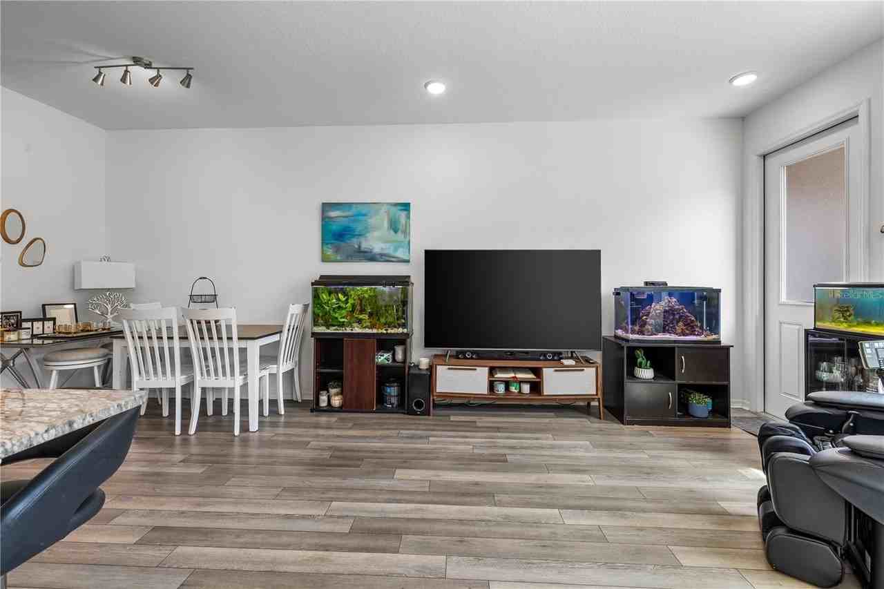 16461 Prairie School Dr - Photo 6 of 50
