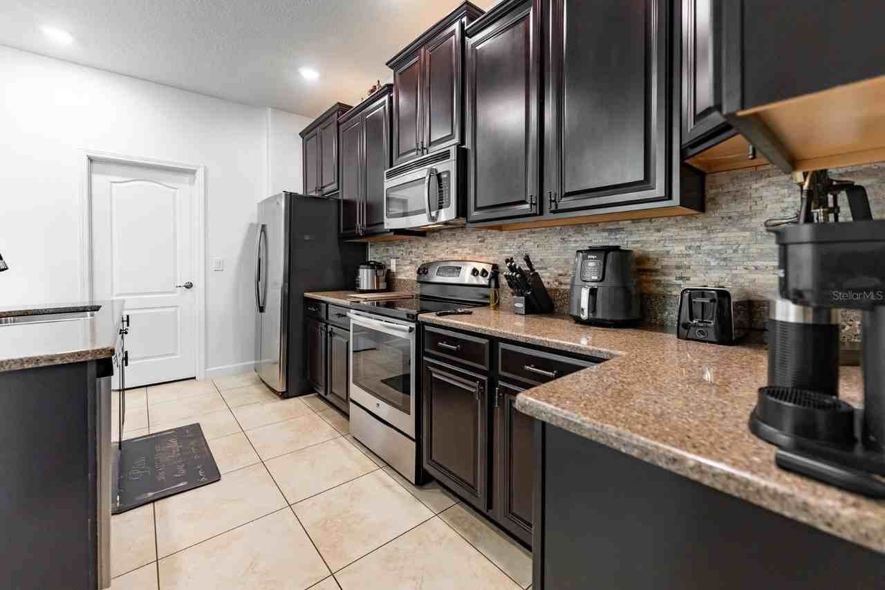 5917 Grassy Point Rd - Photo 5 of 32