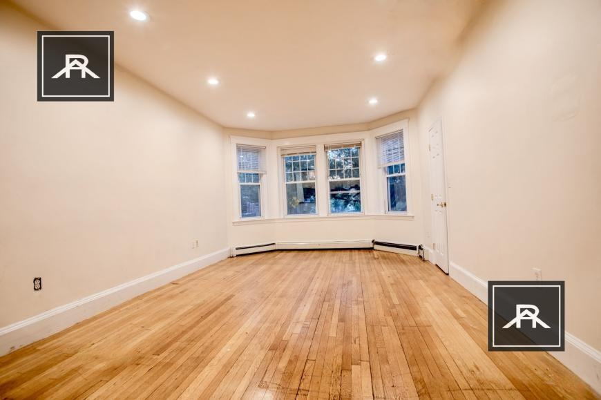 63 Babcock St - Photo 3 of 10