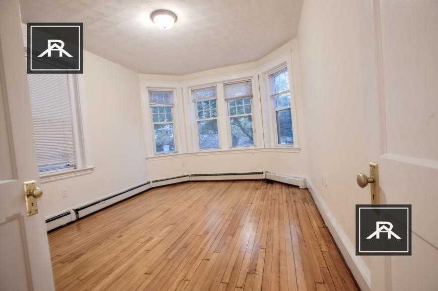 63 Babcock St - Photo 7 of 10