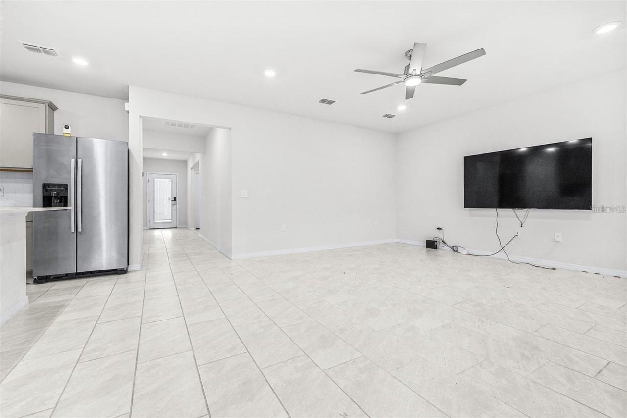 1050 Michelangelo Ln - Photo 6 of 26