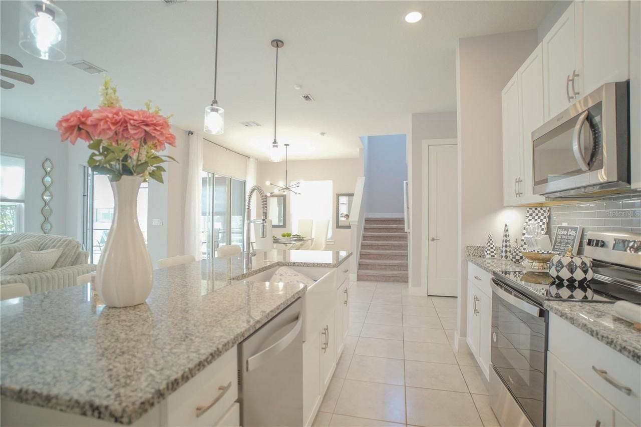 1211 Arisha Dr - Photo 4 of 12