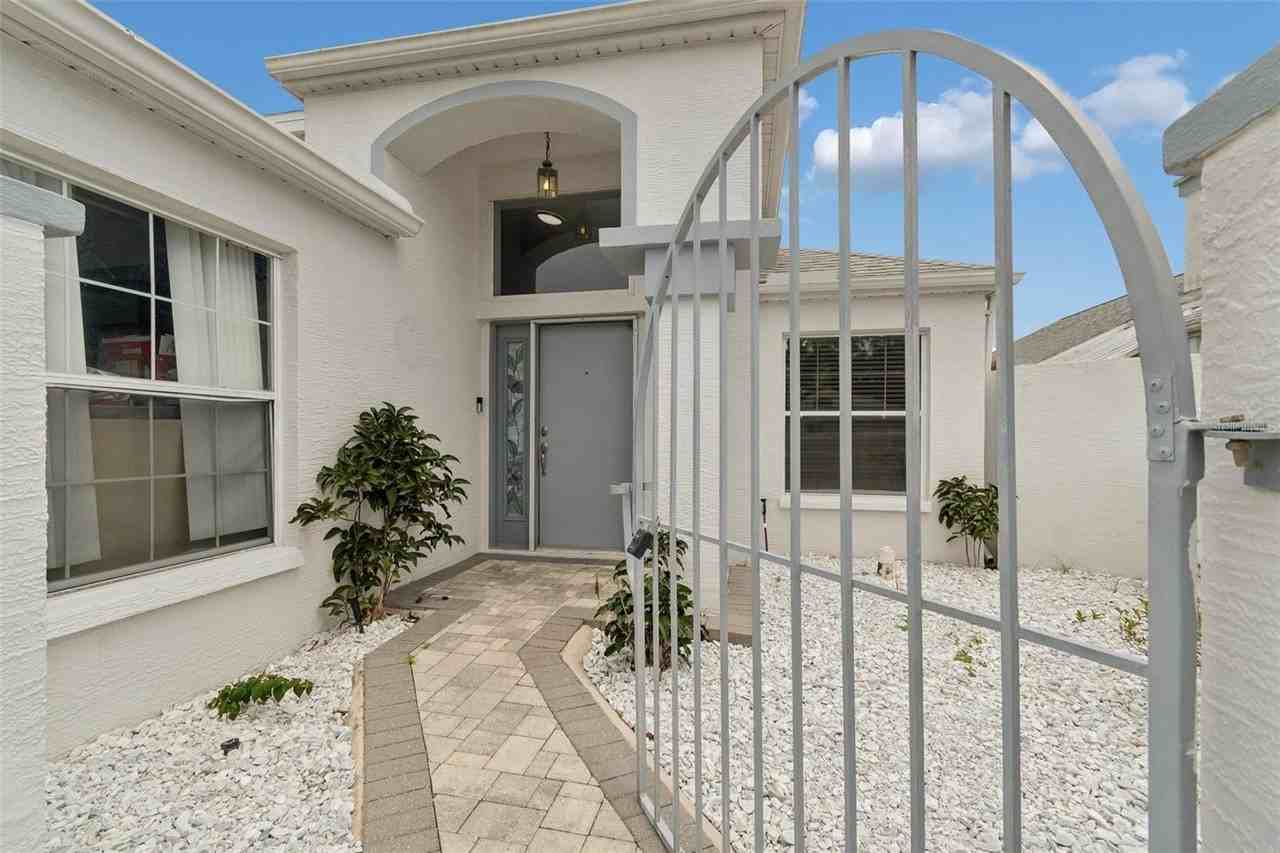 10454 Casa Grande Cir - Photo 3 of 50