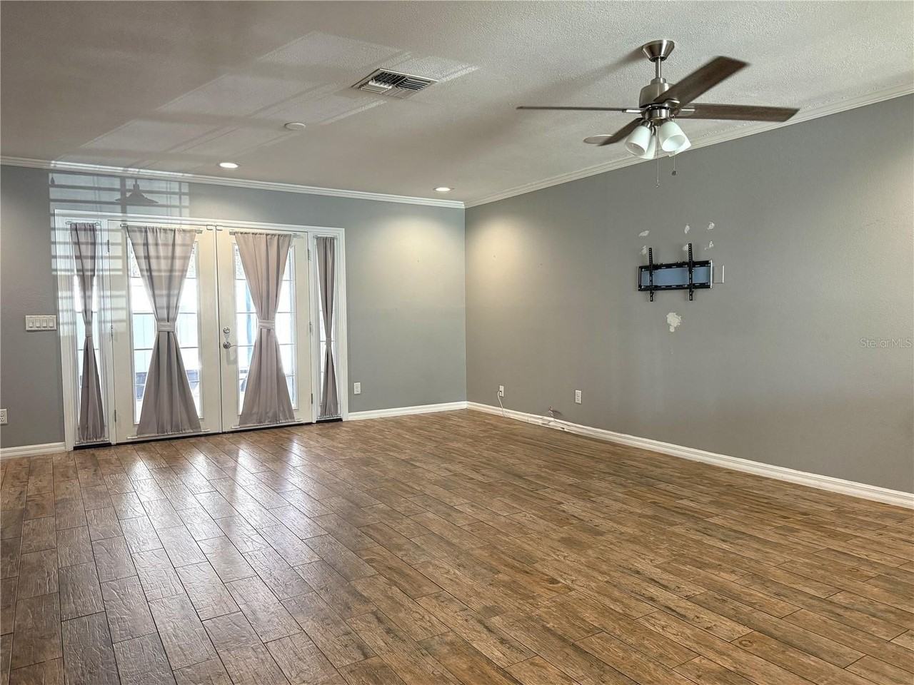 16335 Rambling Vine Dr W - Photo 3 of 24