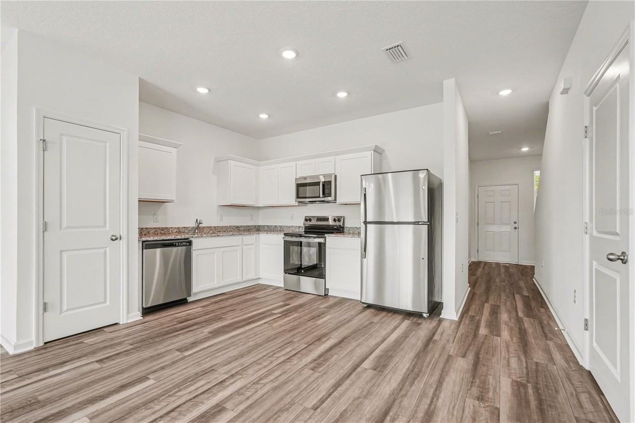 11890 Sylvia St - Photo 7 of 30
