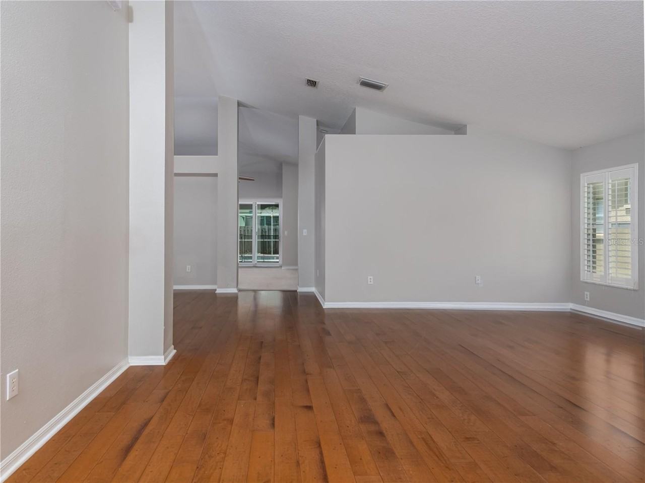 10333 Abbotsford Dr - Photo 3 of 43