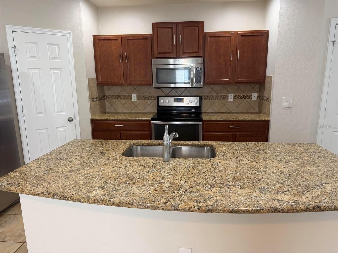 4723 Somerset Hill Ln - Photo 3 of 17