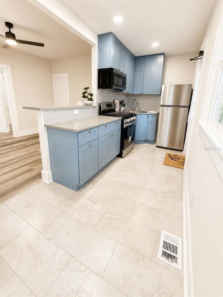 824 6th St N #2 - Photo 5 of 24