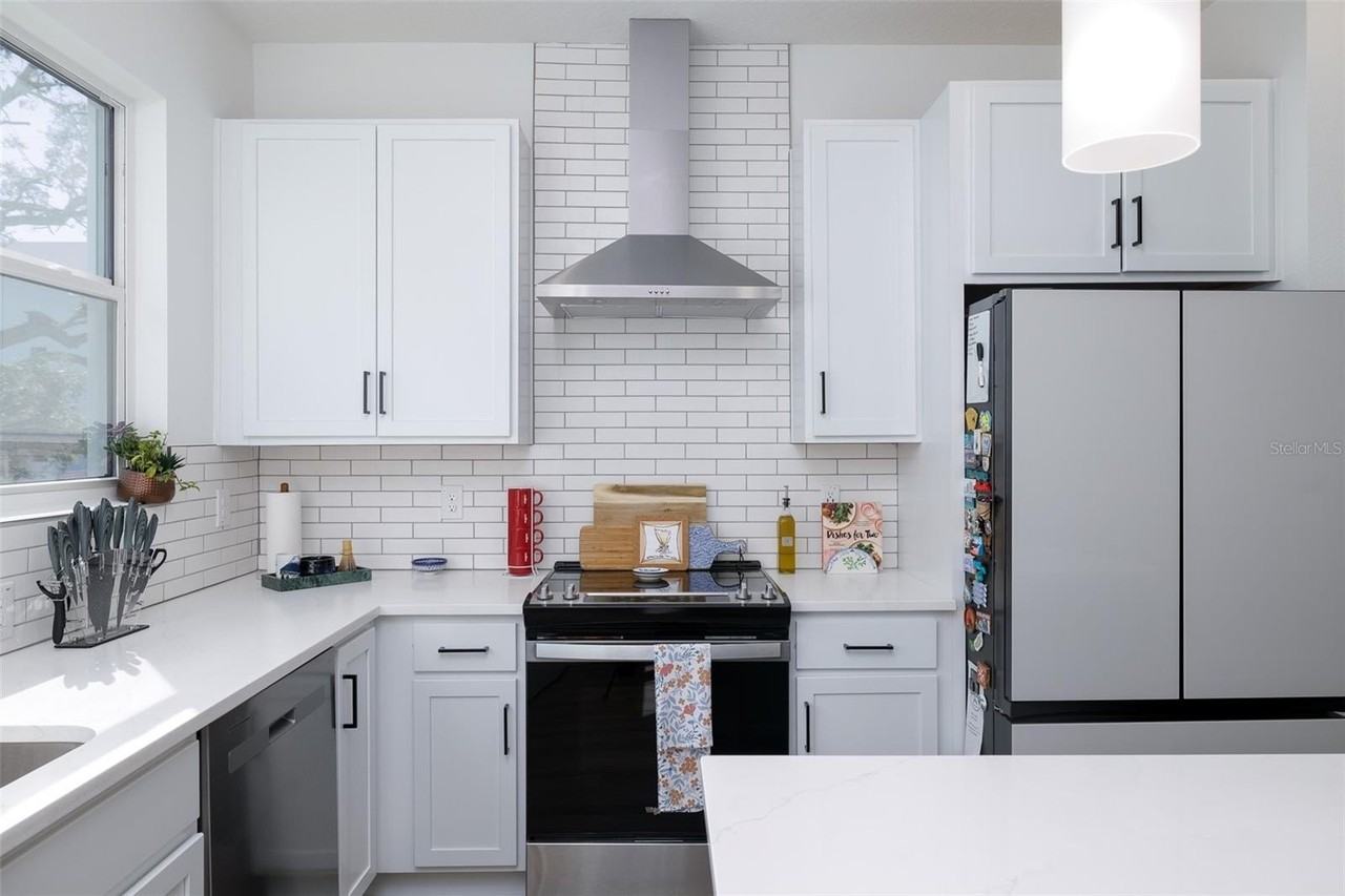 317 15th St N - Photo 2 of 22