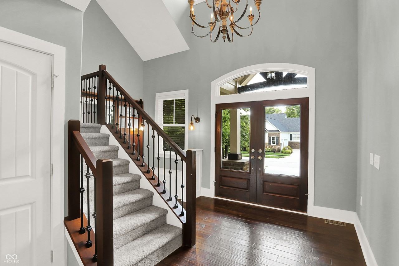 16893 Oak Manor Dr - Photo 3 of 50