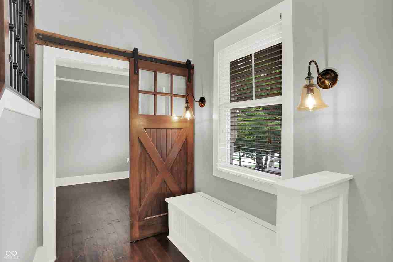 16893 Oak Manor Dr - Photo 4 of 50