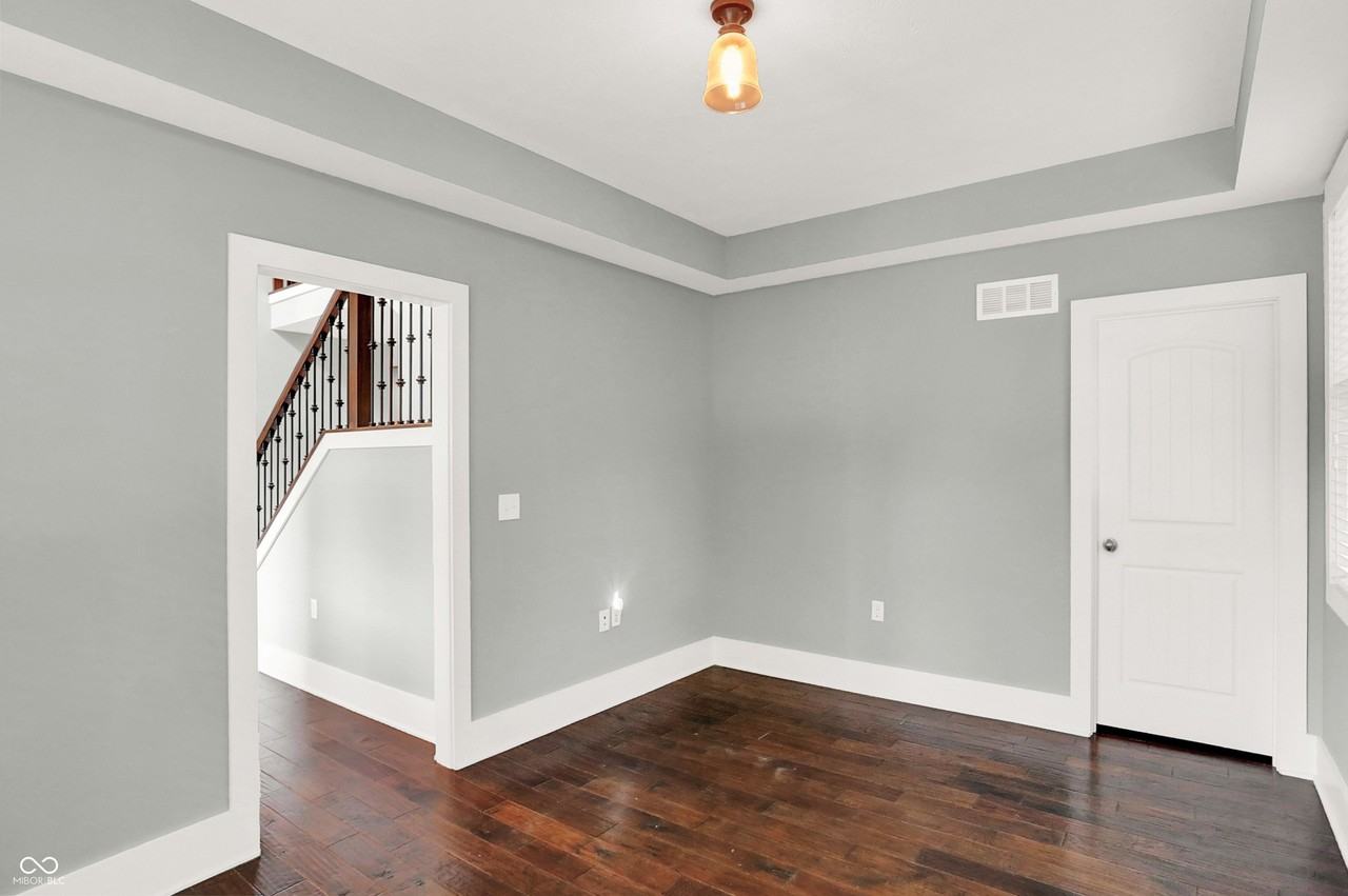 16893 Oak Manor Dr - Photo 6 of 50