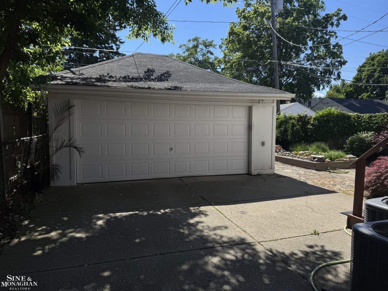1121 Beaconsfield Ave - Photo 4 of 22