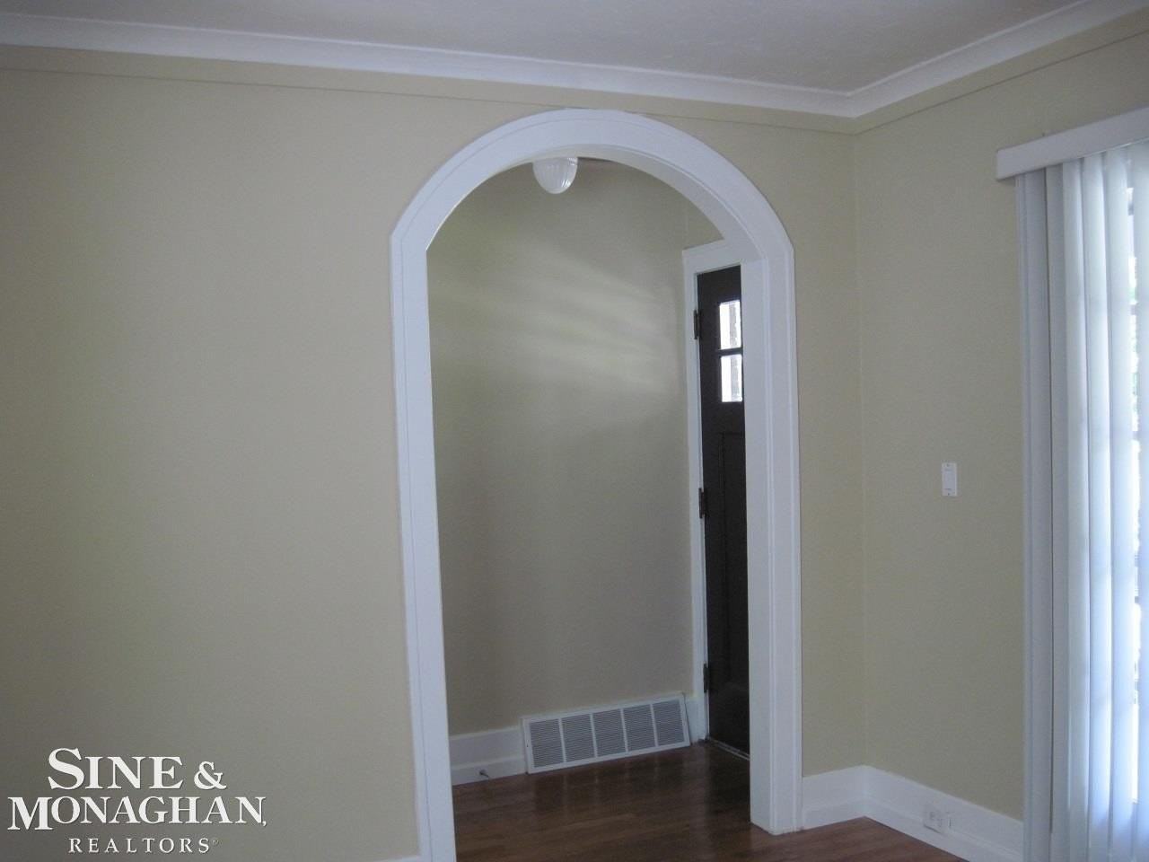 1121 Beaconsfield Ave - Photo 7 of 22