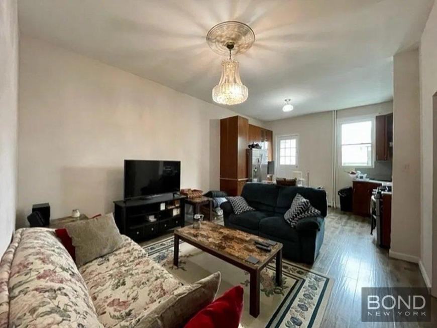3211 38th Ave - Photo 2 of 10